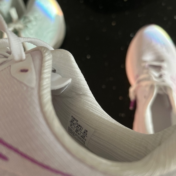 ASICS Novablast size 9.5 never worn!! - Picture 6 of 6